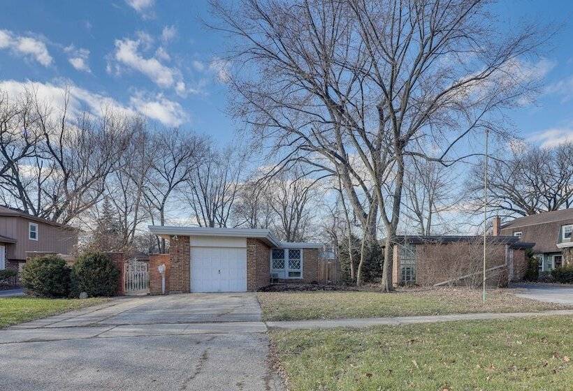 Homewood Home ~ 1 Mi To Metra Station!