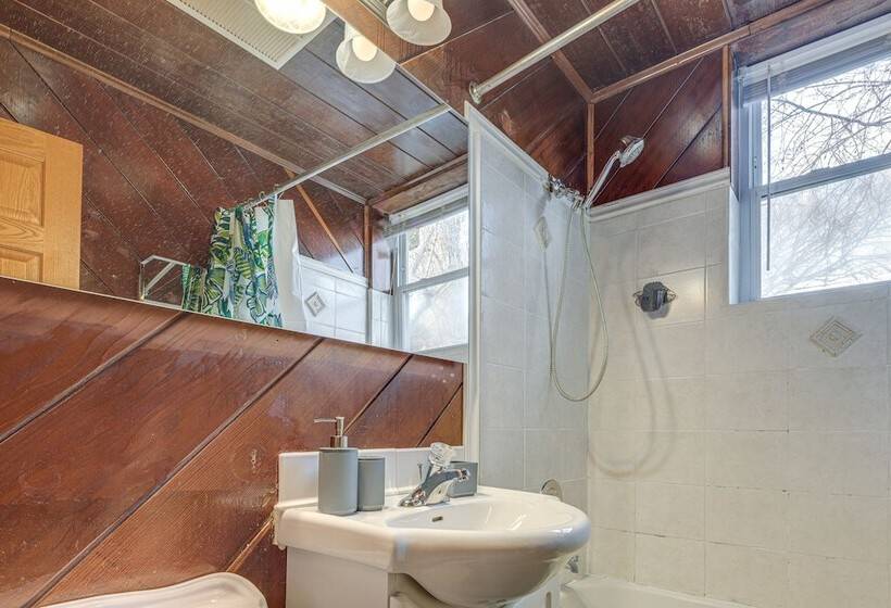 Homewood Home ~ 1 Mi To Metra Station!