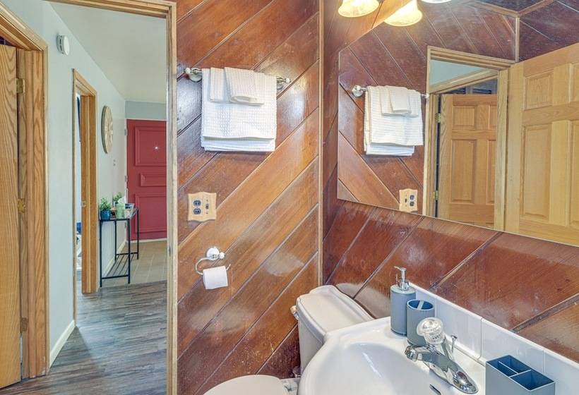 Homewood Home ~ 1 Mi To Metra Station!