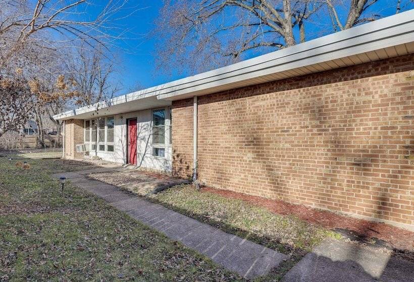 Homewood Home ~ 1 Mi To Metra Station!