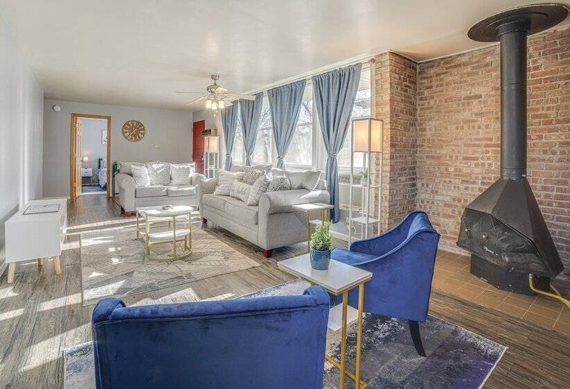 Homewood Home ~ 1 Mi To Metra Station!