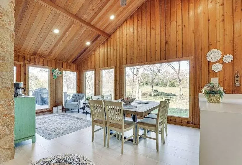 Hot Tub, Deck & Grill: Brookshire Gem Near Venues