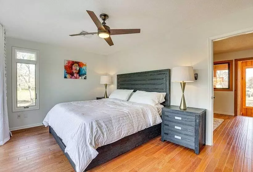 Hot Tub, Deck & Grill: Brookshire Gem Near Venues