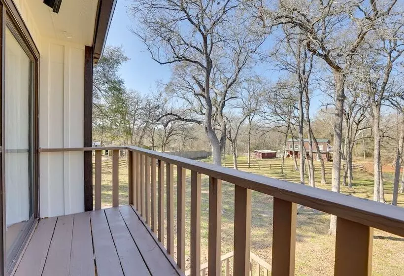 Hot Tub, Deck & Grill: Brookshire Gem Near Venues