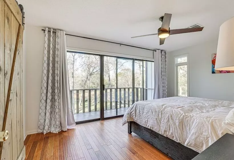 Hot Tub, Deck & Grill: Brookshire Gem Near Venues