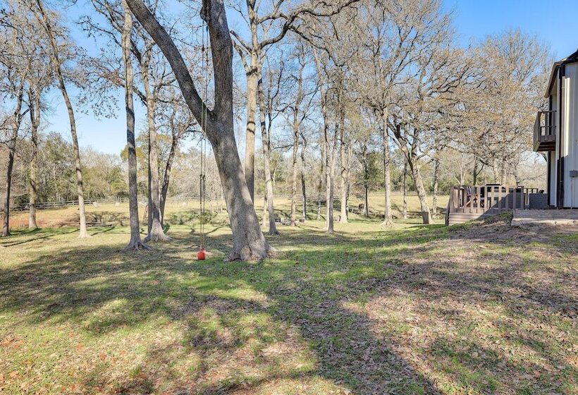 Hot Tub, Deck & Grill: Brookshire Gem Near Venues