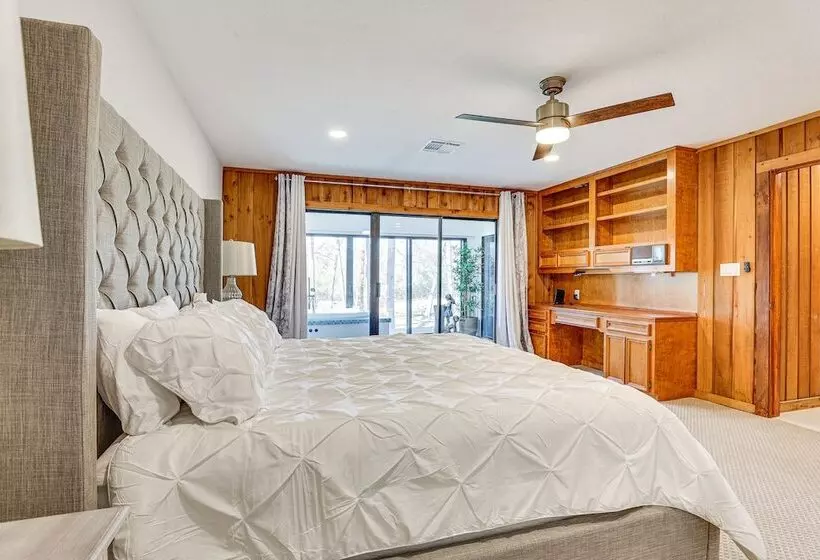 Hot Tub, Deck & Grill: Brookshire Gem Near Venues