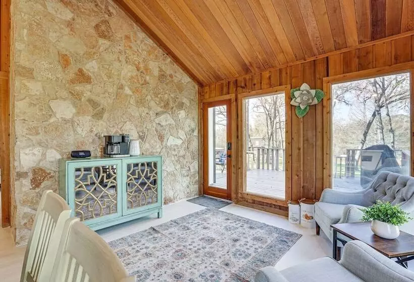 Hot Tub, Deck & Grill: Brookshire Gem Near Venues