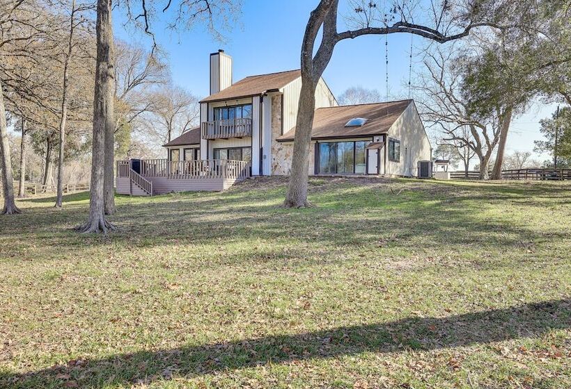 Hot Tub, Deck & Grill: Brookshire Gem Near Venues