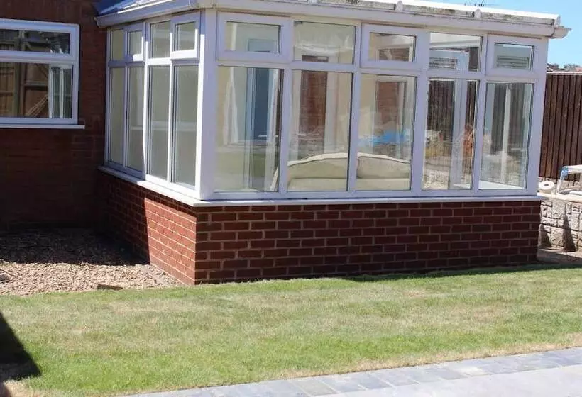 Residenssi Remarkable 2 Bed House In Walesby Nottinghamshire