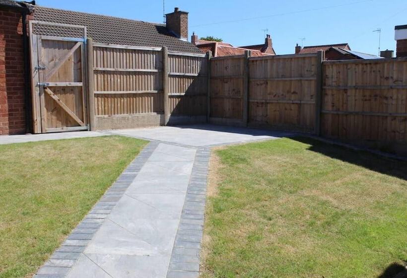 Резиденция Remarkable 2 Bed House In Walesby Nottinghamshire