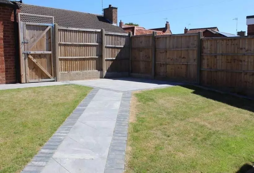 Residenssi Remarkable 2 Bed House In Walesby Nottinghamshire