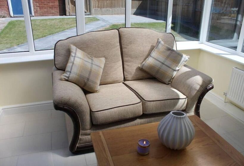 Резиденция Remarkable 2 Bed House In Walesby Nottinghamshire