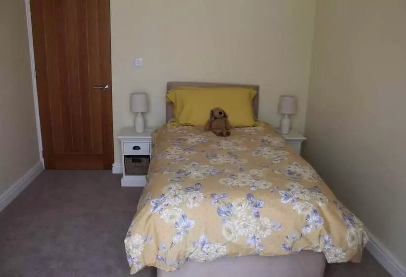 Residenssi Remarkable 2 Bed House In Walesby Nottinghamshire