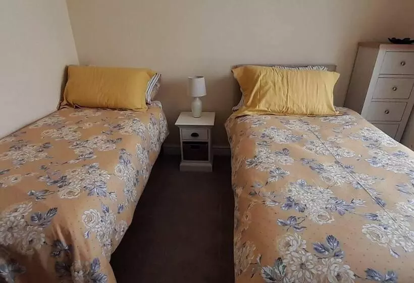 Residenssi Remarkable 2 Bed House In Walesby Nottinghamshire