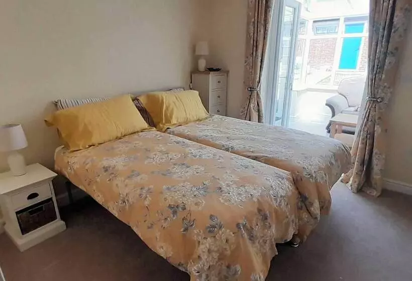 Residenssi Remarkable 2 Bed House In Walesby Nottinghamshire