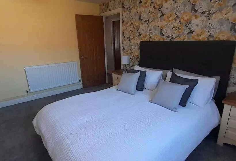 Residenssi Remarkable 2 Bed House In Walesby Nottinghamshire