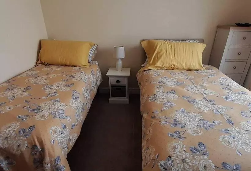 Residenssi Remarkable 2 Bed House In Walesby Nottinghamshire