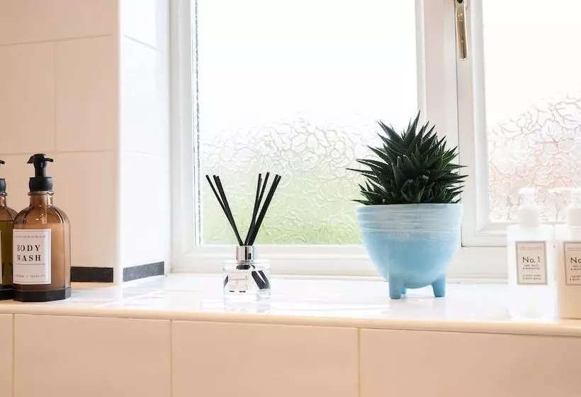 Residenssi Spacious 4 Br Cambridge House, Free Parking