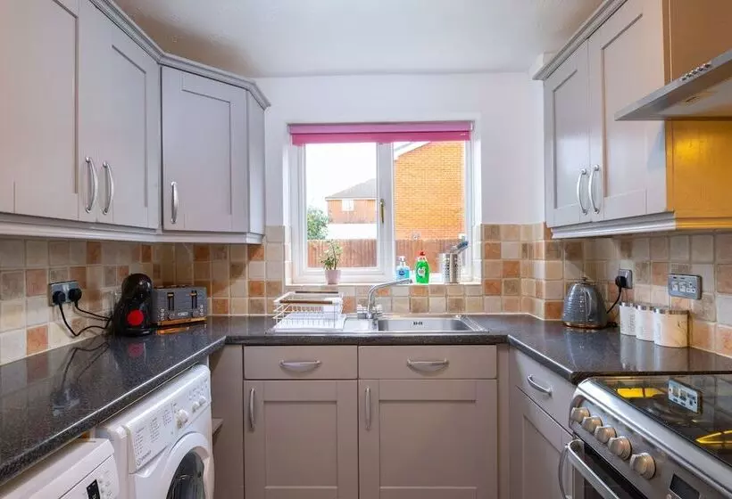 Residenssi Spacious 4 Br Cambridge House, Free Parking