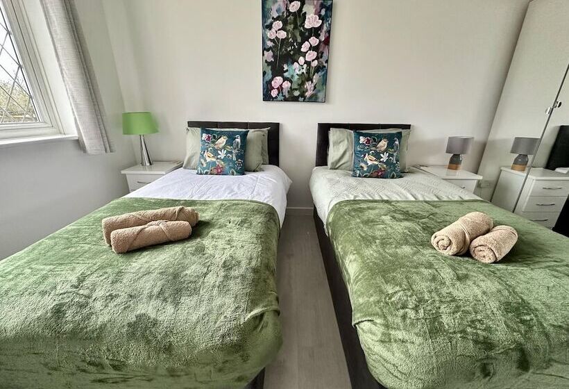 Резиденция Spacious 4 Br Cambridge House, Free Parking