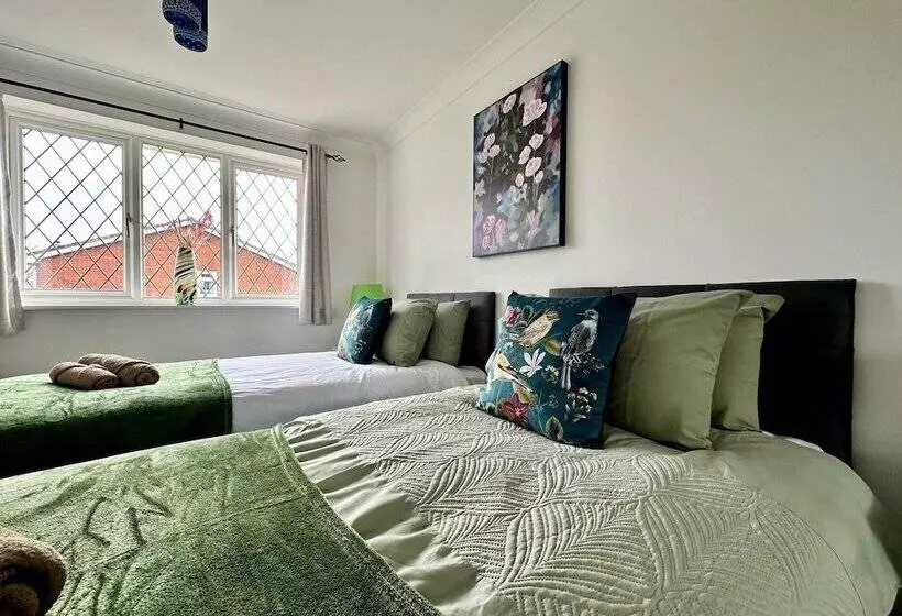 Residenssi Spacious 4 Br Cambridge House, Free Parking