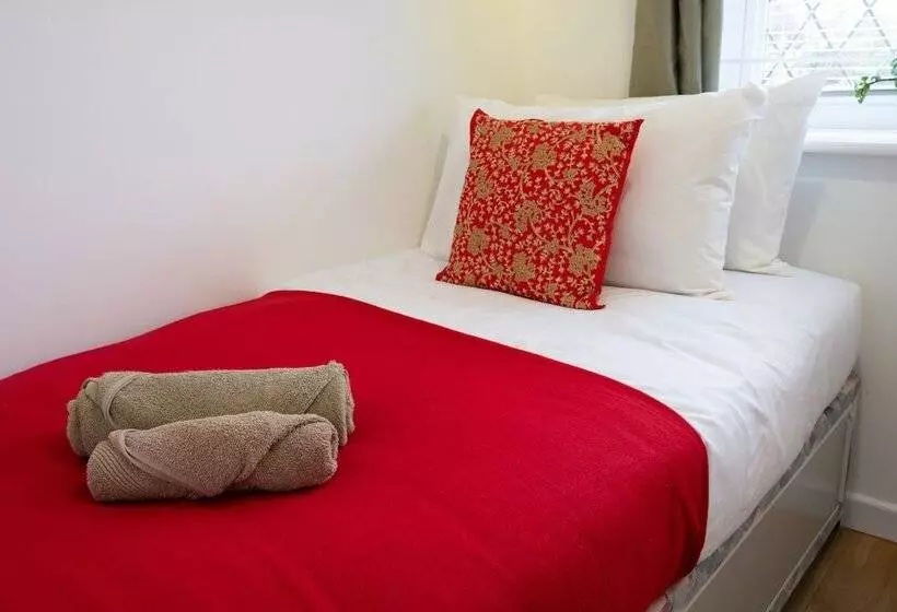 Residenssi Spacious 4 Br Cambridge House, Free Parking