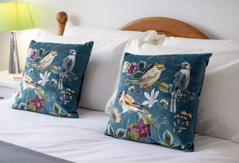 Residenssi Spacious 4 Br Cambridge House, Free Parking