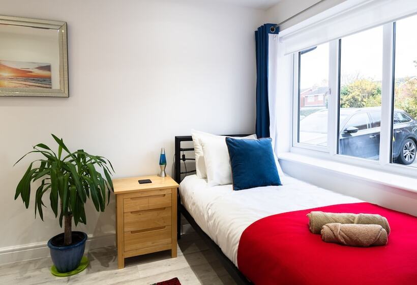 Резиденция Spacious 4 Br Cambridge House, Free Parking