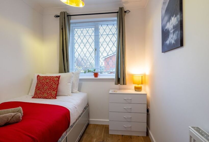 Резиденция Spacious 4 Br Cambridge House, Free Parking