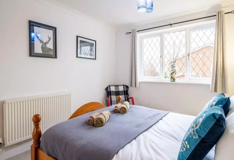 Residenssi Spacious 4 Br Cambridge House, Free Parking