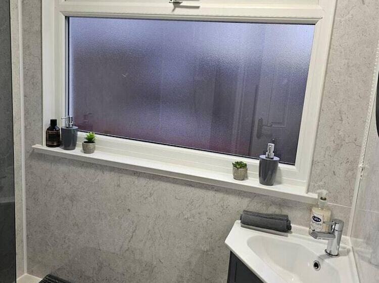 إقامة Immaculate 3bedroom House In Birmingham