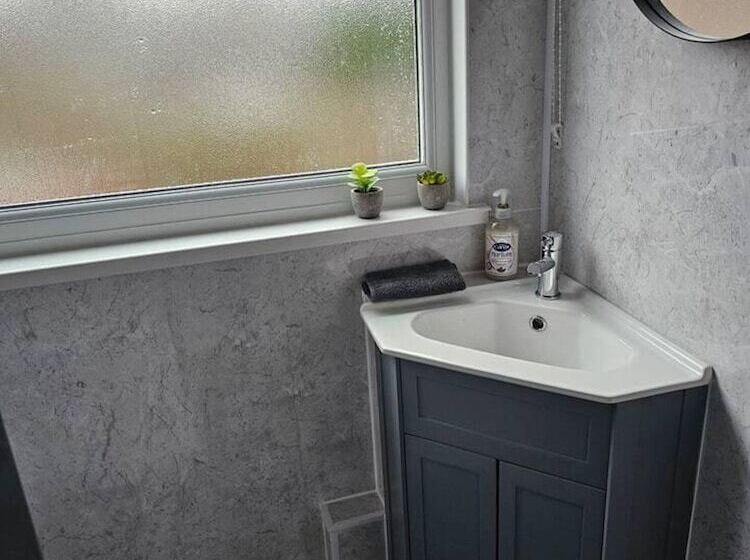 إقامة Immaculate 3bedroom House In Birmingham