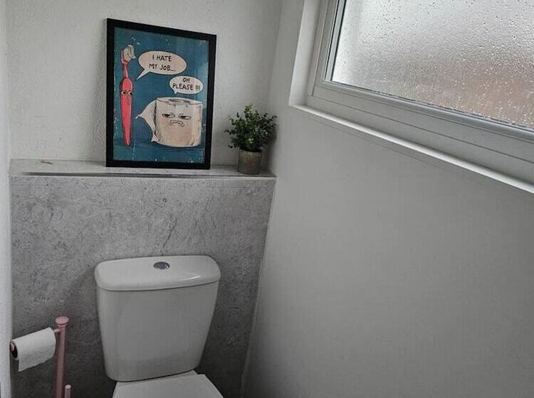 إقامة Immaculate 3bedroom House In Birmingham