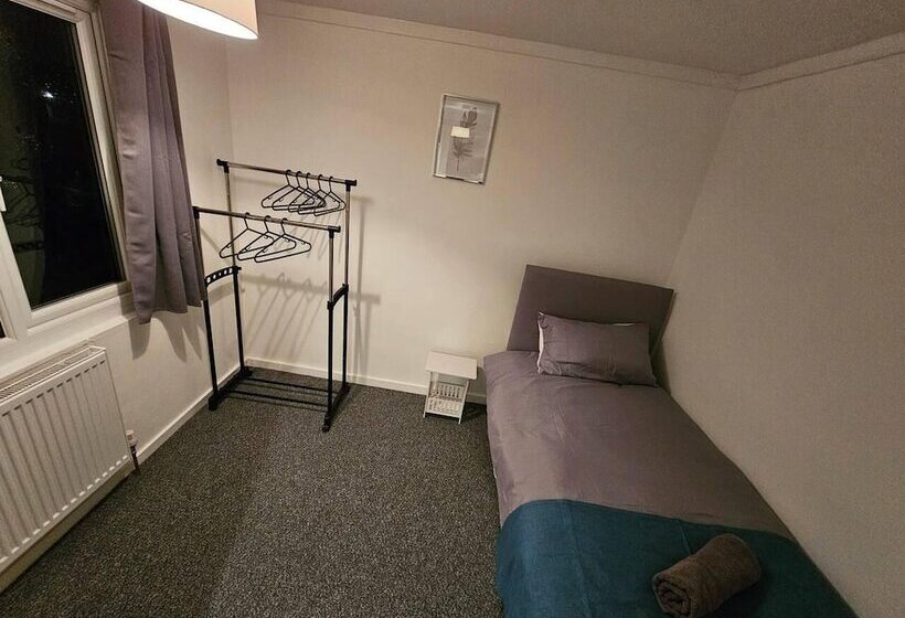 إقامة Immaculate 3bedroom House In Birmingham