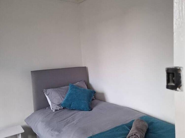 إقامة Immaculate 3bedroom House In Birmingham