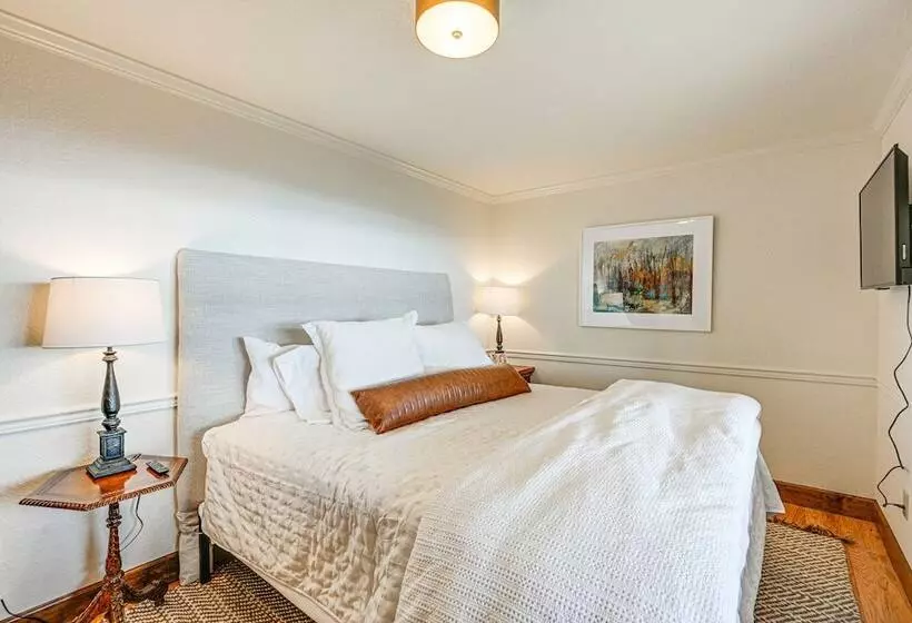 Sapphire Mountaintop Cabin W/ Views & 2 Decks