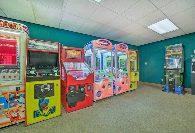 Sapphire Mountaintop Cabin W/ Views & 2 Decks