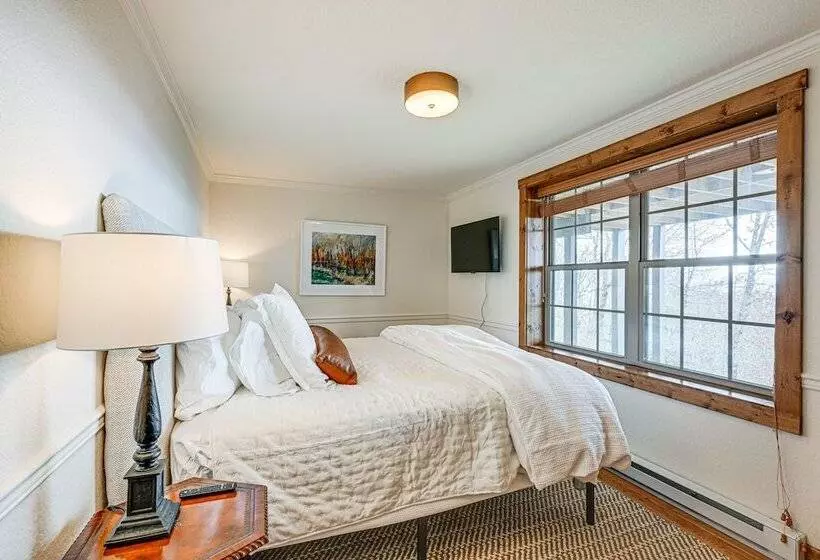 Sapphire Mountaintop Cabin W/ Views & 2 Decks