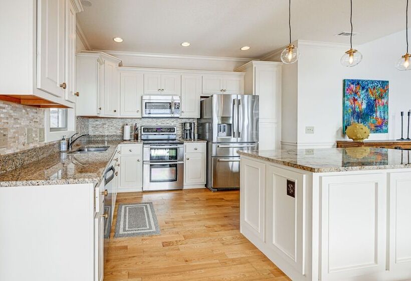 Sapphire Mountaintop Cabin W/ Views & 2 Decks