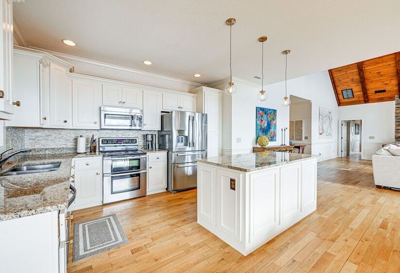 Sapphire Mountaintop Cabin W/ Views & 2 Decks