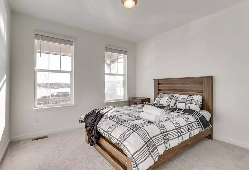 16 Mi To Denver: Spacious Commerce City Home!