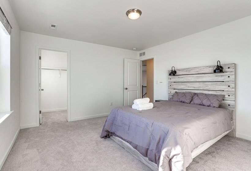 16 Mi To Denver: Spacious Commerce City Home!