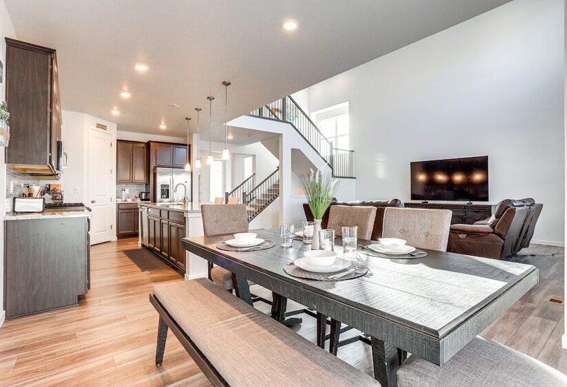 16 Mi To Denver: Spacious Commerce City Home!