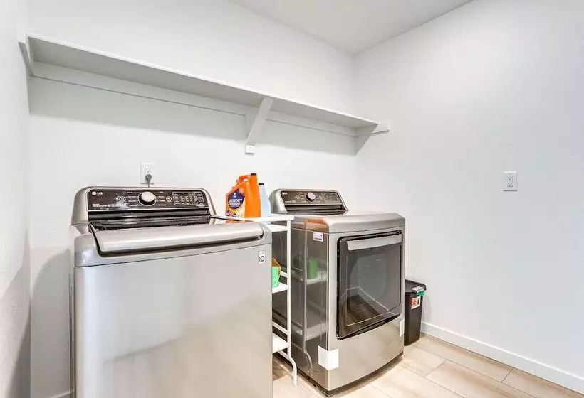 16 Mi To Denver: Spacious Commerce City Home!