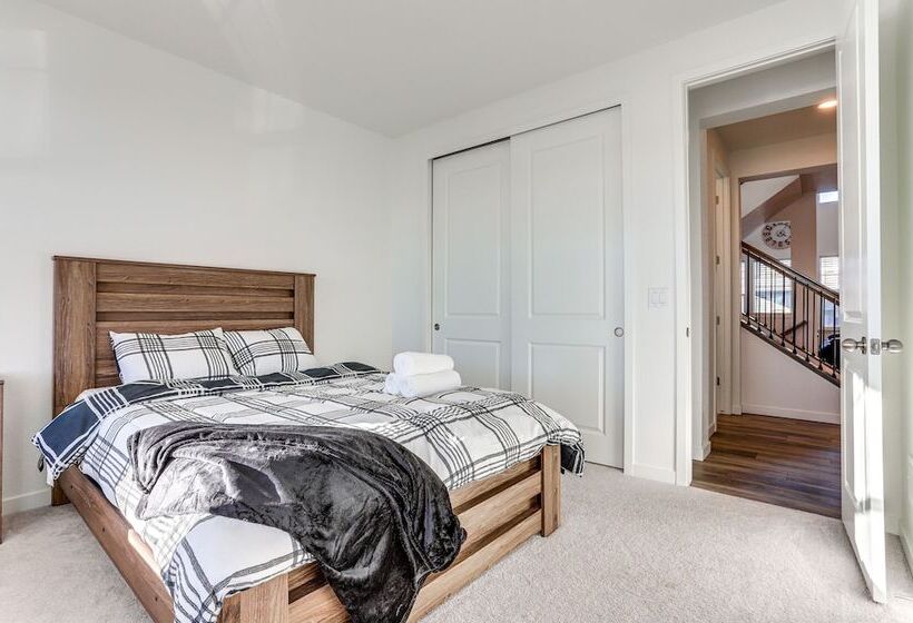 16 Mi To Denver: Spacious Commerce City Home!