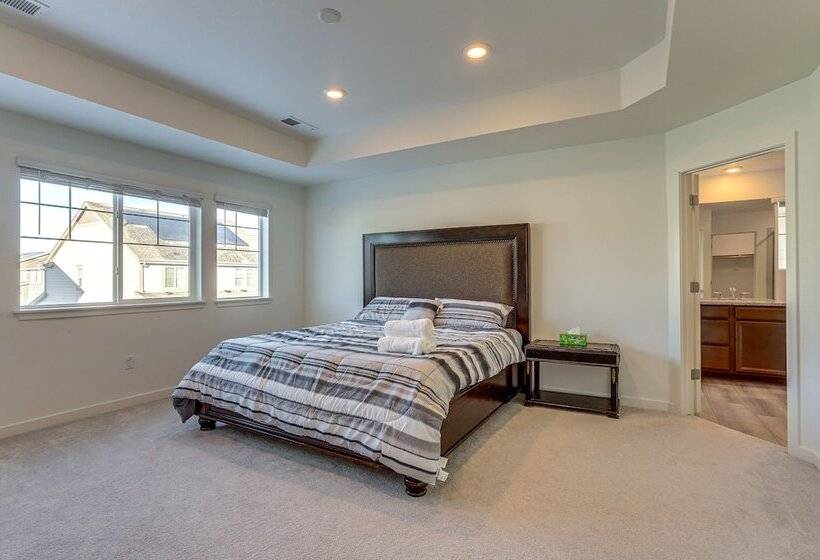 16 Mi To Denver: Spacious Commerce City Home!