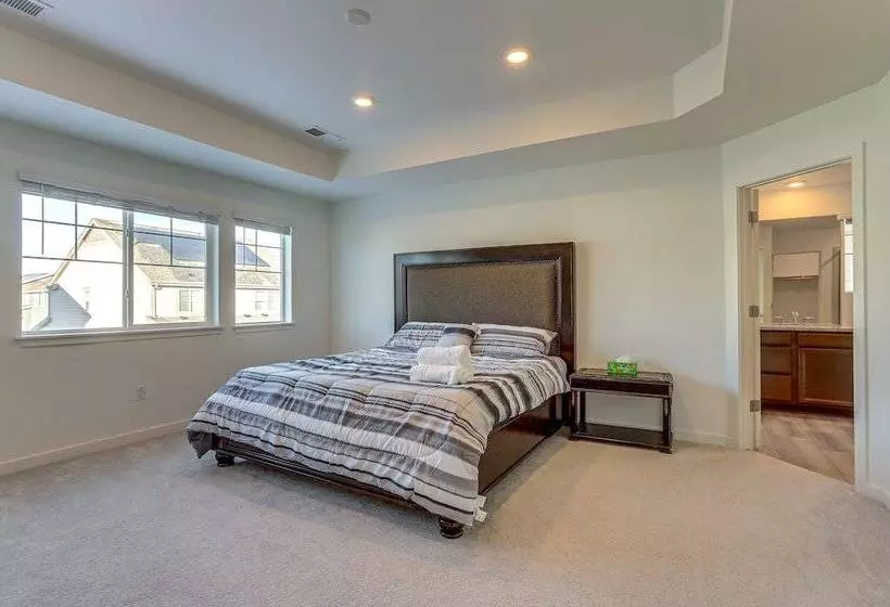 16 Mi To Denver: Spacious Commerce City Home!