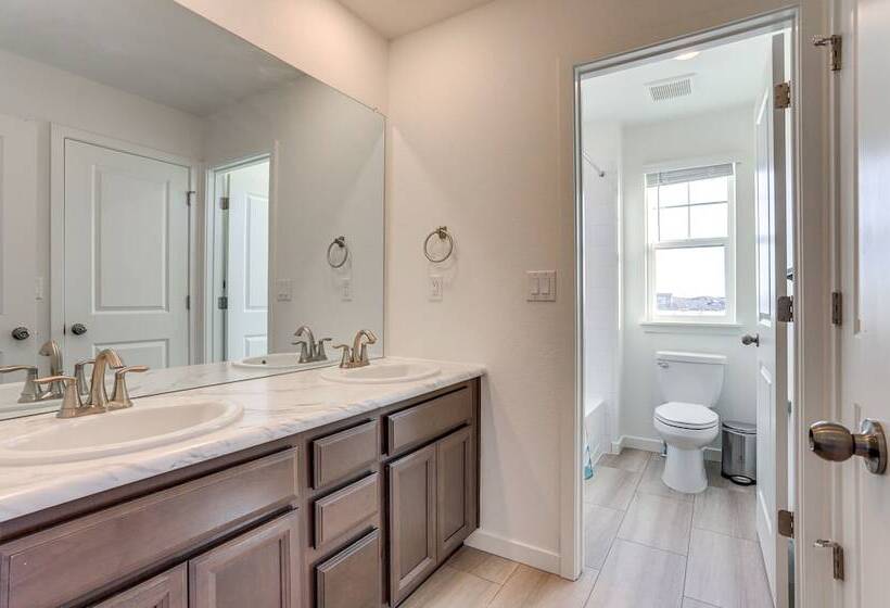 16 Mi To Denver: Spacious Commerce City Home!