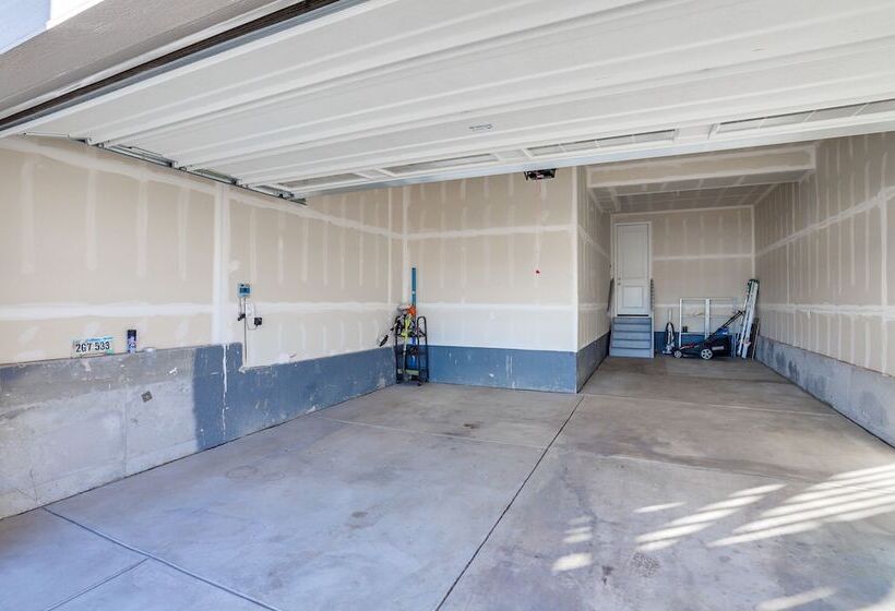 16 Mi To Denver: Spacious Commerce City Home!